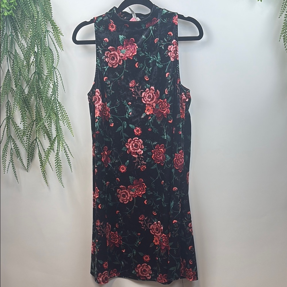 Black and Red Halter Sheath Midi Dress. ( ref T 276)